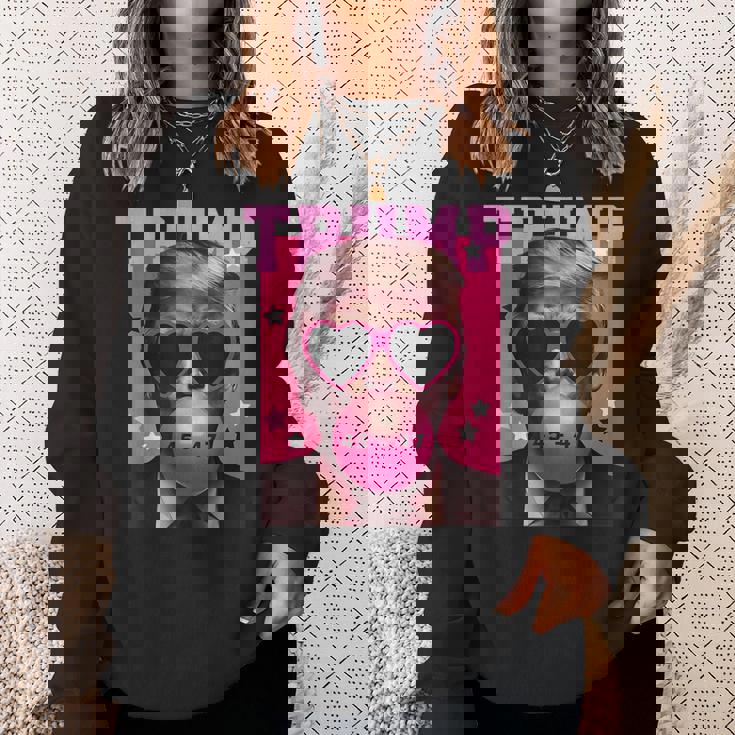 Trump 2024 メガネ&バブルガム ピンク スウェットシャツ 彼女への贈り物