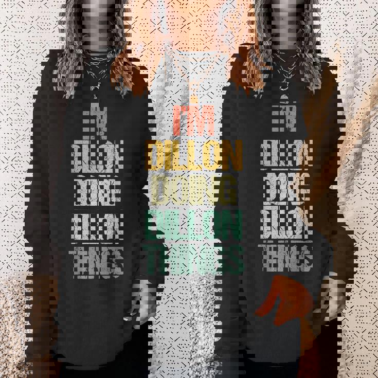 I'm Dillon Doing Dillon Things – 楽しい言葉でクールな名前ディロン スウェットシャツ 彼女への贈り物