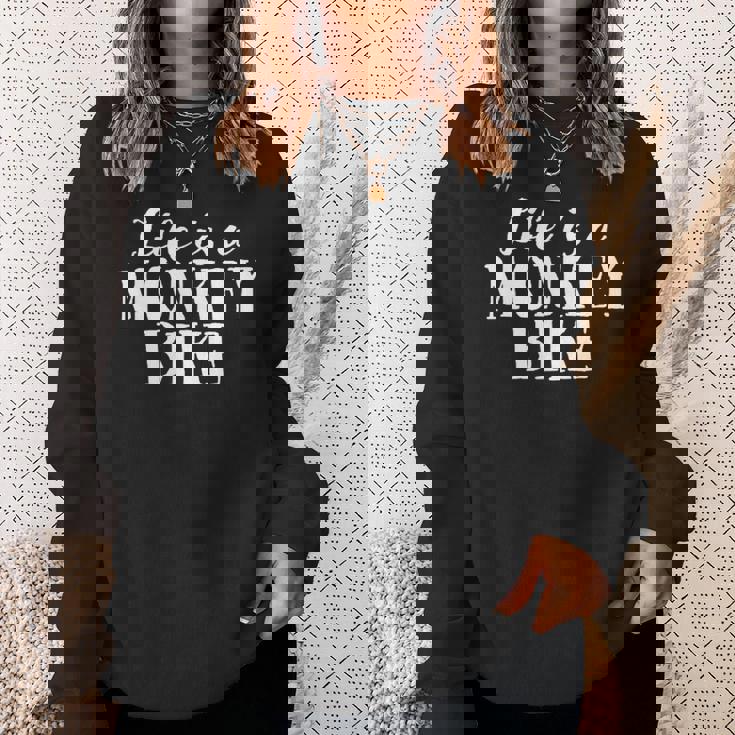 Life Is A Monkey Bike ゴリラバイク 漫画デザイン スウェットシャツ 彼女への贈り物