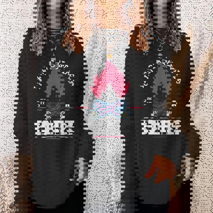 Life Is Better By The Bonfire キャンプファイヤー キャンプ アウトドア ハイカー スウェットシャツ 彼女への贈り物