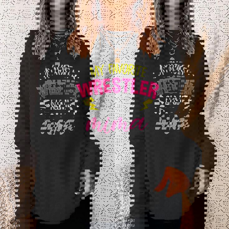 My Favorite Wrestler Calls Me Mima マッチングファミリーパーティー スウェットシャツ 彼女への贈り物