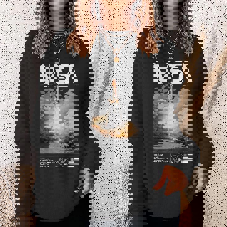 Nasa スペースシャトル打ち上げカラーの黒と白のワームロゴ スウェットシャツ 彼女への贈り物