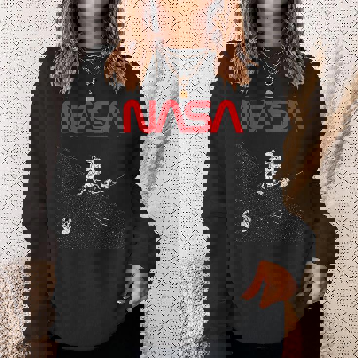 Nasaの宇宙飛行士の掃除機の星のワームのロゴが面白い スウェットシャツ 彼女への贈り物