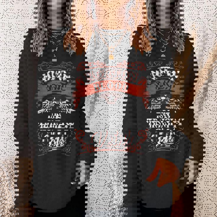 Norton Blood Run Through Myeins Family Christmas スウェットシャツ 彼女への贈り物