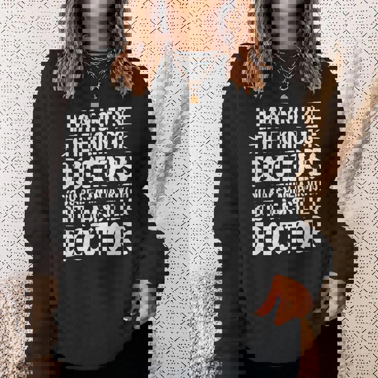 Not Your Typical Doctor Buttill A Doctor スウェットシャツ 彼女への贈り物