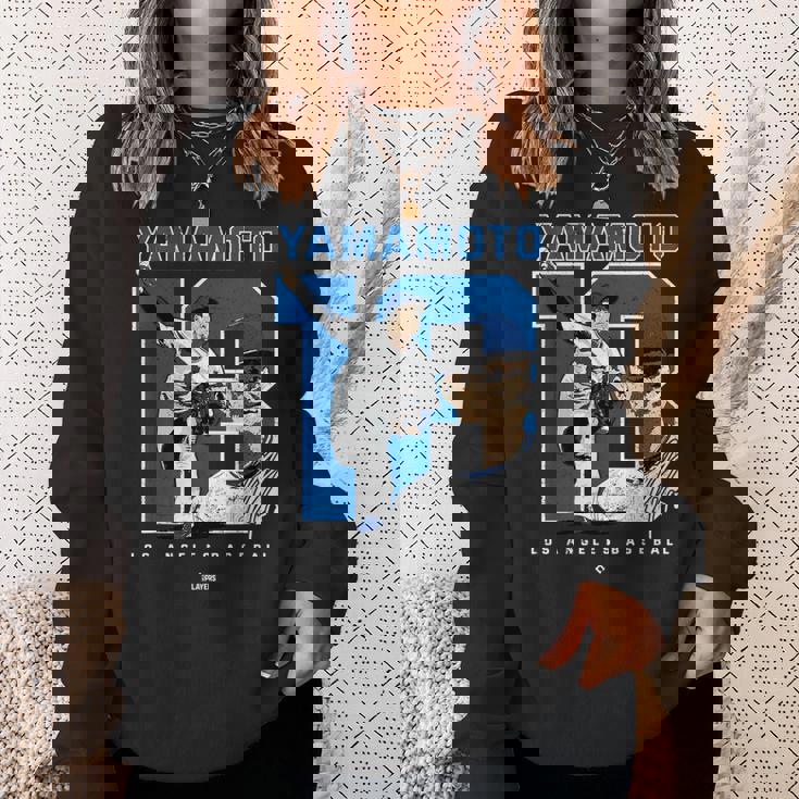 Number And Portrait Yoshinobu Yamamoto Los Angeles Mlbpa スウェットシャツ 彼女への贈り物