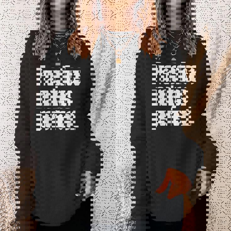 Practice Makes Perfect 継続は力なり 英語 文字入り 格言 黒 他カラー メンズ レディース スウェットシャツ 彼女への贈り物