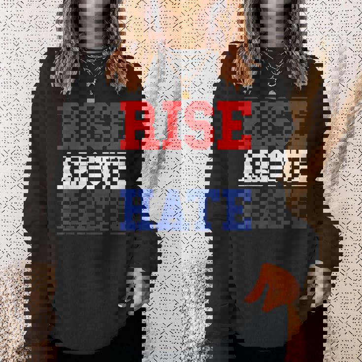 Rise Above Hate Red And Blue America スウェットシャツ 彼女への贈り物