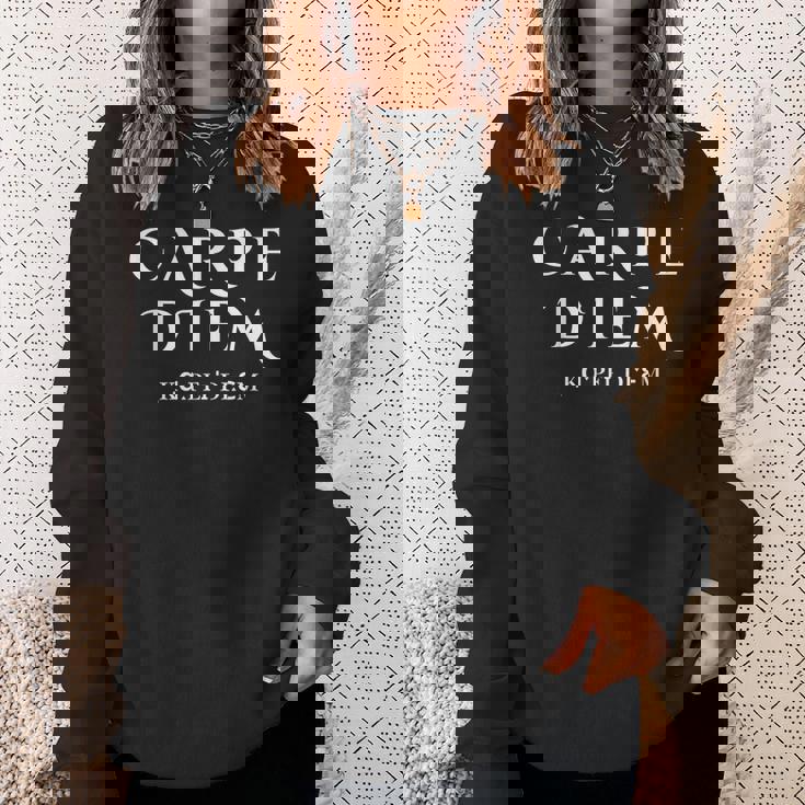 Seize The Day Carpe Diem インスピレーションラテン語 スウェットシャツ 彼女への贈り物