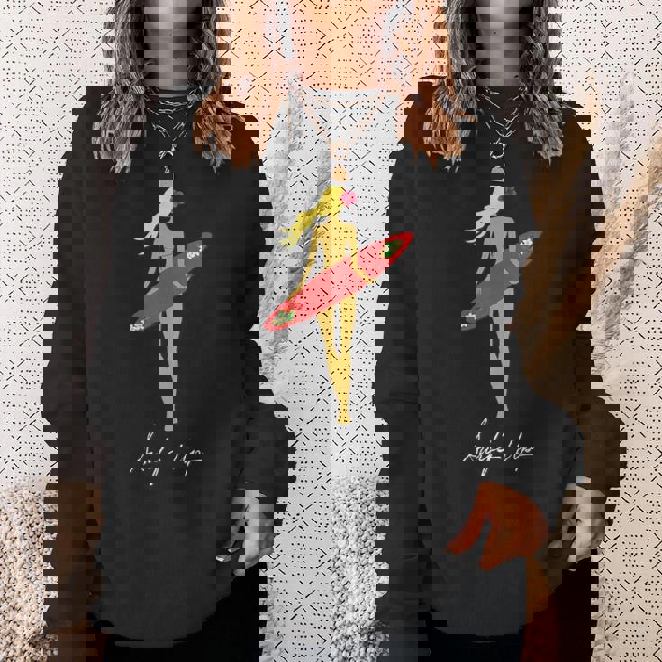 Surfs Up トロピカルブロンドサーファーガール スウェットシャツ 彼女への贈り物