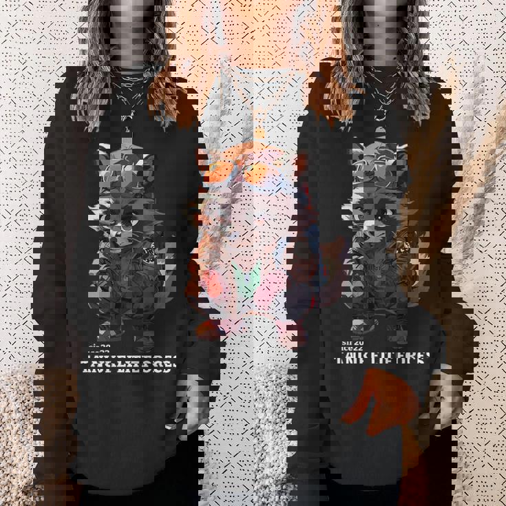 Tanuki Elite Forces No2 タヌキ精鋭部隊 かわいい狸 アニマル 動物 おもしろ 漢字 たぬき スウェットシャツ 彼女への贈り物