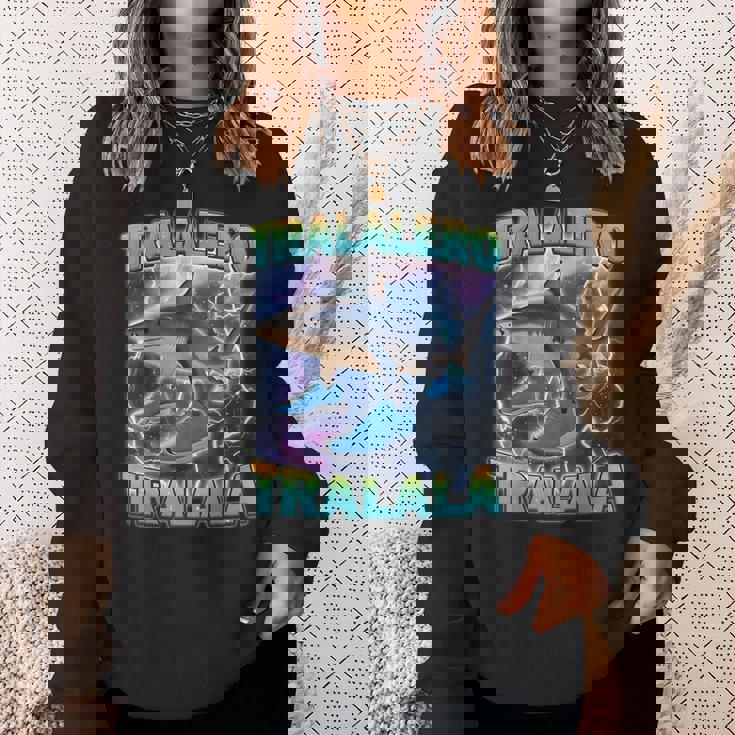 Tralalero Tralala 面白いサメ 靴付き ミーム スウェットシャツ 彼女への贈り物