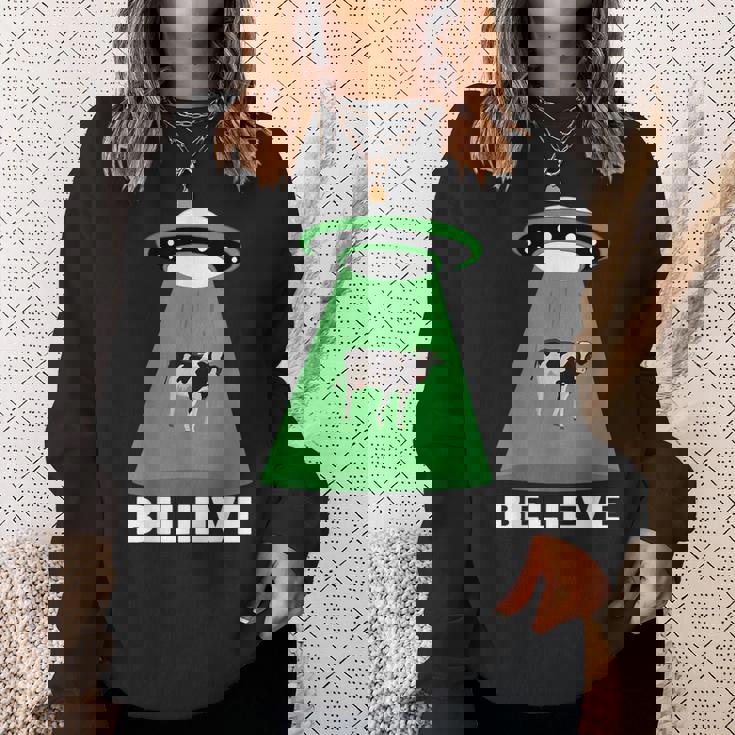 Ufo Cow Abduction Ufo Alien Abduction スウェットシャツ 彼女への贈り物