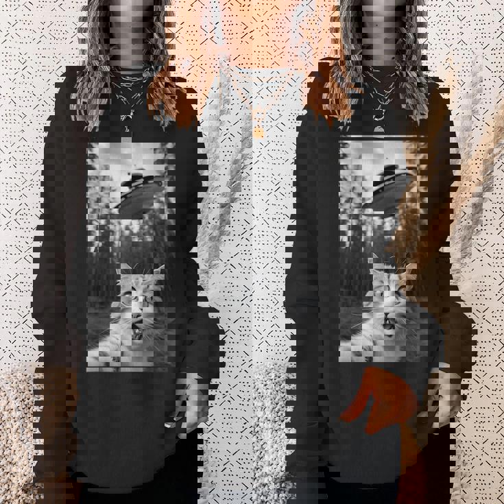 Ufoエイリアンと面白い猫の自撮り。 スウェットシャツ 彼女への贈り物