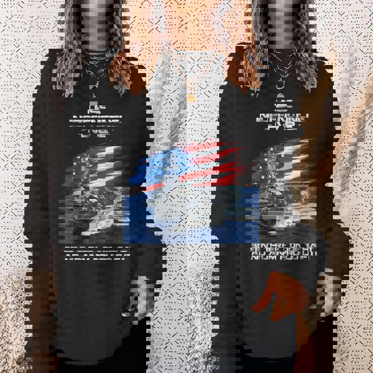 Uss インデペンデンス Cv 62 空母 退役軍人 アメリカ国旗 スウェットシャツ 彼女への贈り物