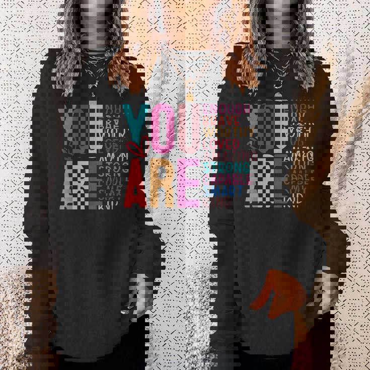 You Are Enough 感動的な引用と断言 スウェットシャツ 彼女への贈り物