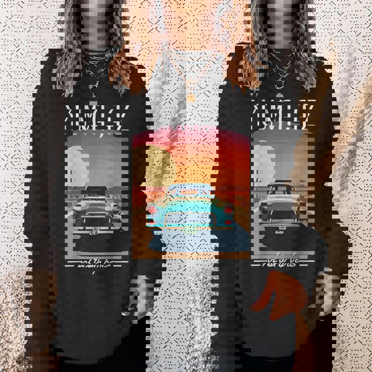 Yuma Az レトロハイウェイ ノスタルジック ヴィンテージカーデザイン スウェットシャツ 彼女への贈り物