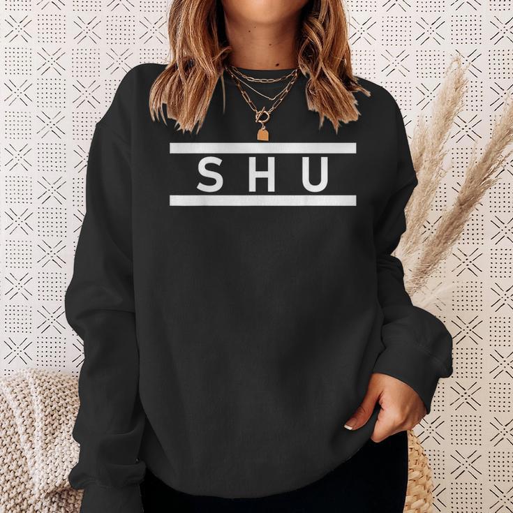 「Shu」ヘボン式「しゅう」「シュウ」「シュー」下の名前 ローマ字 名入れ 名乗り ラテン文字 綴り スウェットシャツ 彼女への贈り物