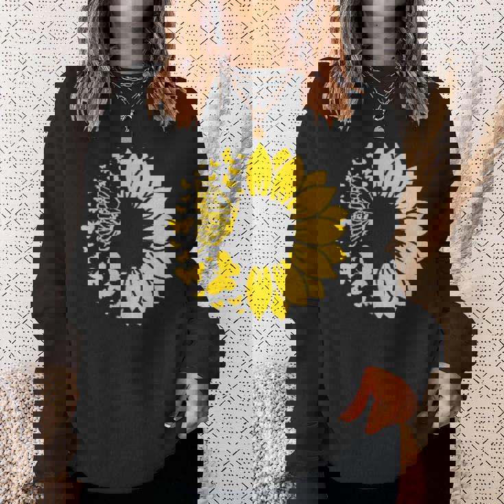 ひまわりと蝶のシルエット、自然の調和。 スウェットシャツ 彼女への贈り物