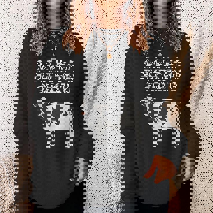 むしゃむしゃしてやった おもしろ ユーモア ジョーク 牛 むしゃくしゃしてやった スウェットシャツ 彼女への贈り物