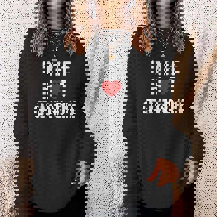 アイ・ラブ・ホット・グランマ-アイ・アム・ザ・ホット・グランマ スウェットシャツ 彼女への贈り物