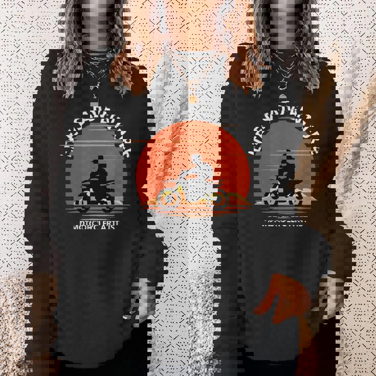 アドベンチャー バイク おもしろ オフロードバイク 人生は冒険だ ツーリング イラスト スウェットシャツ 彼女への贈り物