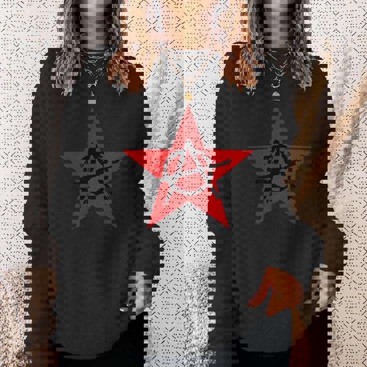 アナーキーサイン、ブラック、レッド、星、海賊、反逆者、パンク、アンチ。 スウェットシャツ 彼女への贈り物