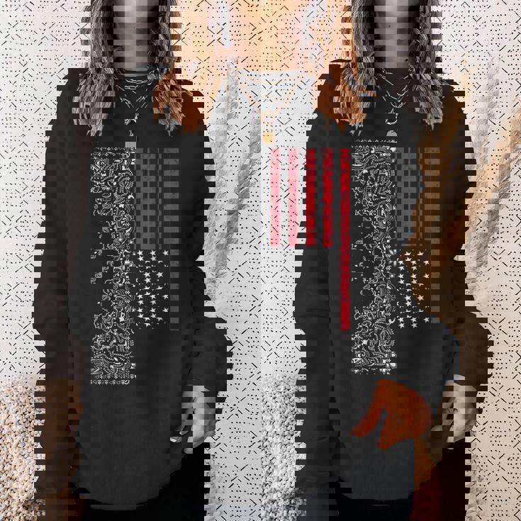 アメリカ、愛国的なアメリカ国旗、ペイズリー、バンダナプリント。 スウェットシャツ 彼女への贈り物