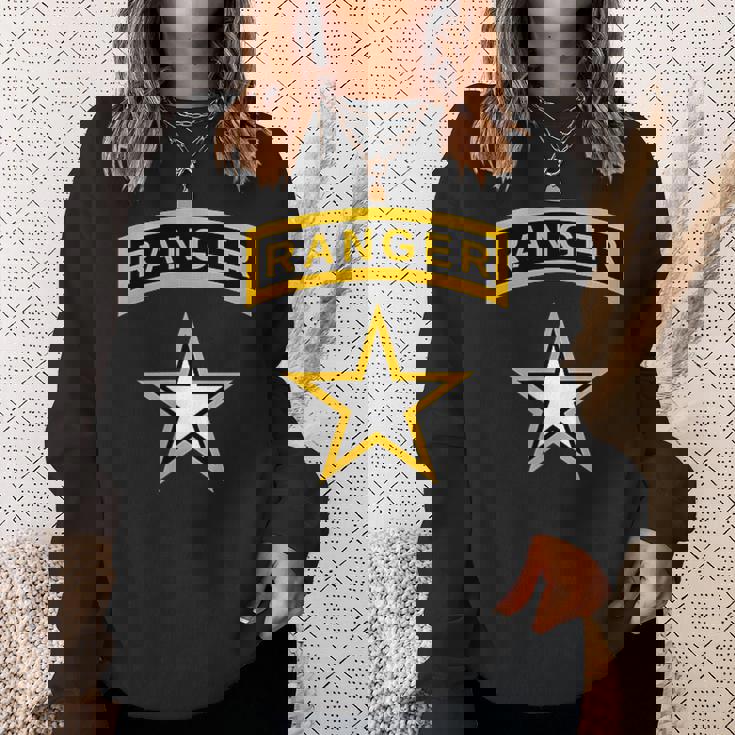 アメリカ合衆国陸軍レンジャータブとスターミリタリー。 スウェットシャツ 彼女への贈り物