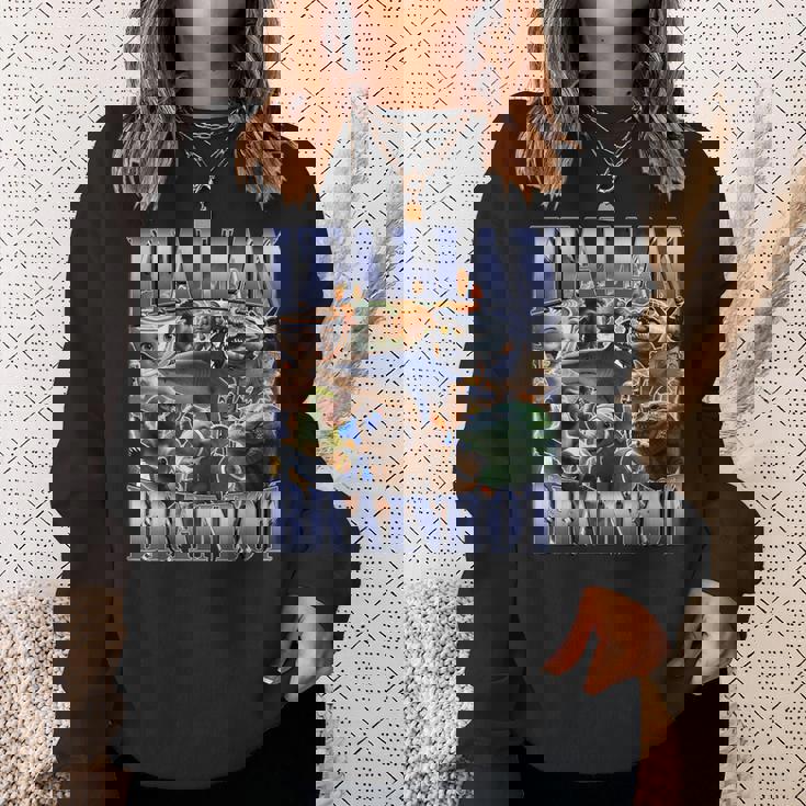 イタリア Brainrot 面白い トラララ クロコディロ ミーム ジョーク ブーツレッグ スウェットシャツ 彼女への贈り物