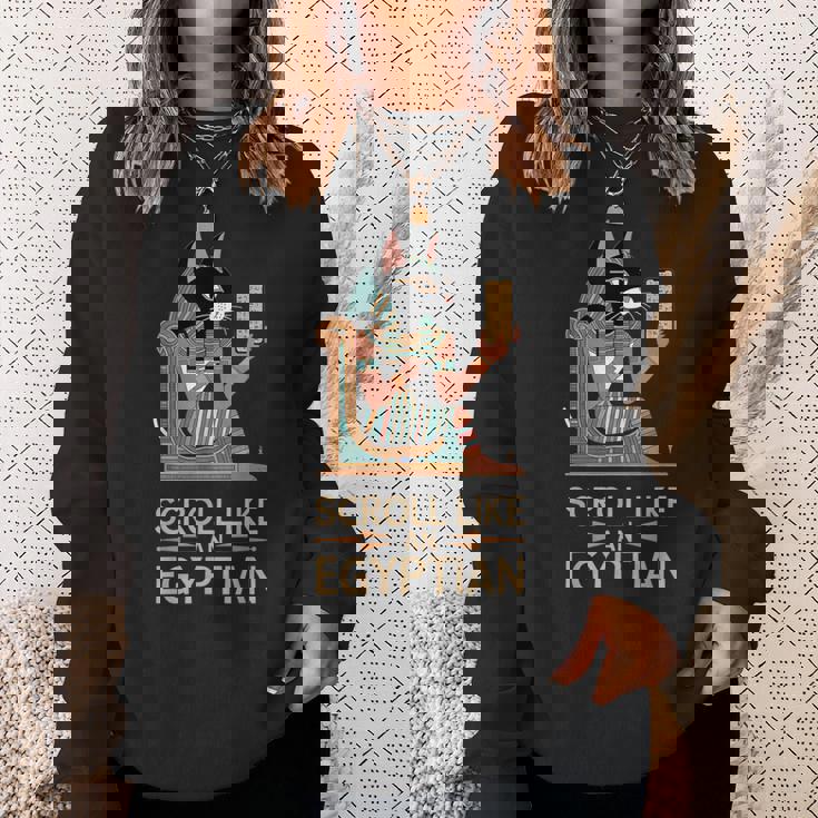 エジプトの猫のようなスクロールデザイン。 スウェットシャツ 彼女への贈り物