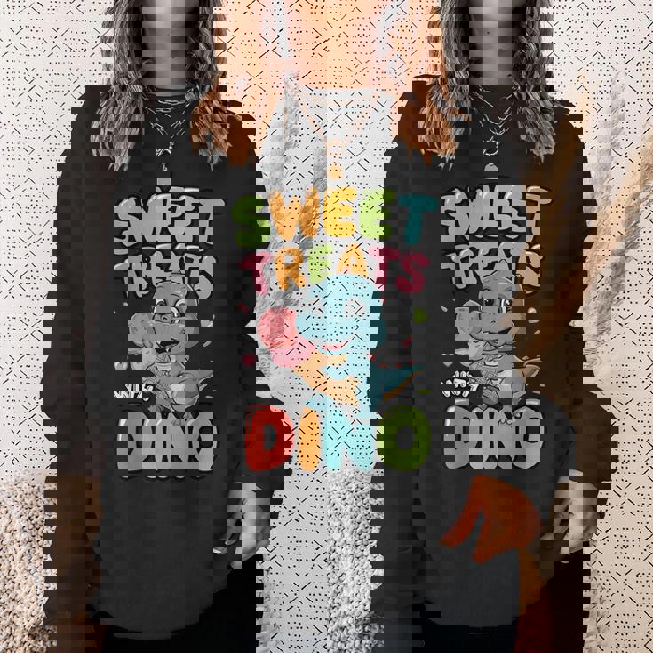 カラフル スイート おやつ 恐竜 かわいい 恐竜 デザート アイスクリーム スウェットシャツ 彼女への贈り物