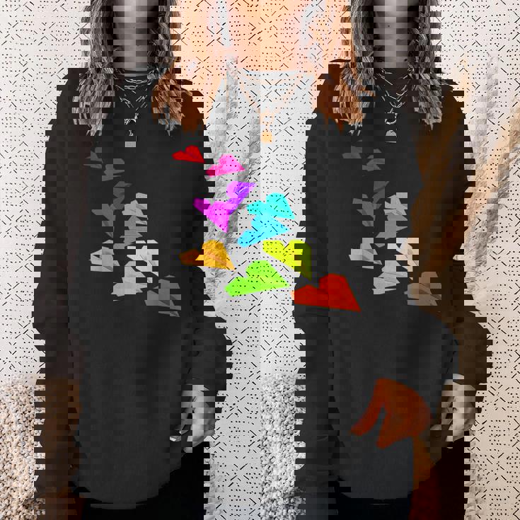 カラフルな紙飛行機デザイン 飛行機愛好家向け スウェットシャツ 彼女への贈り物