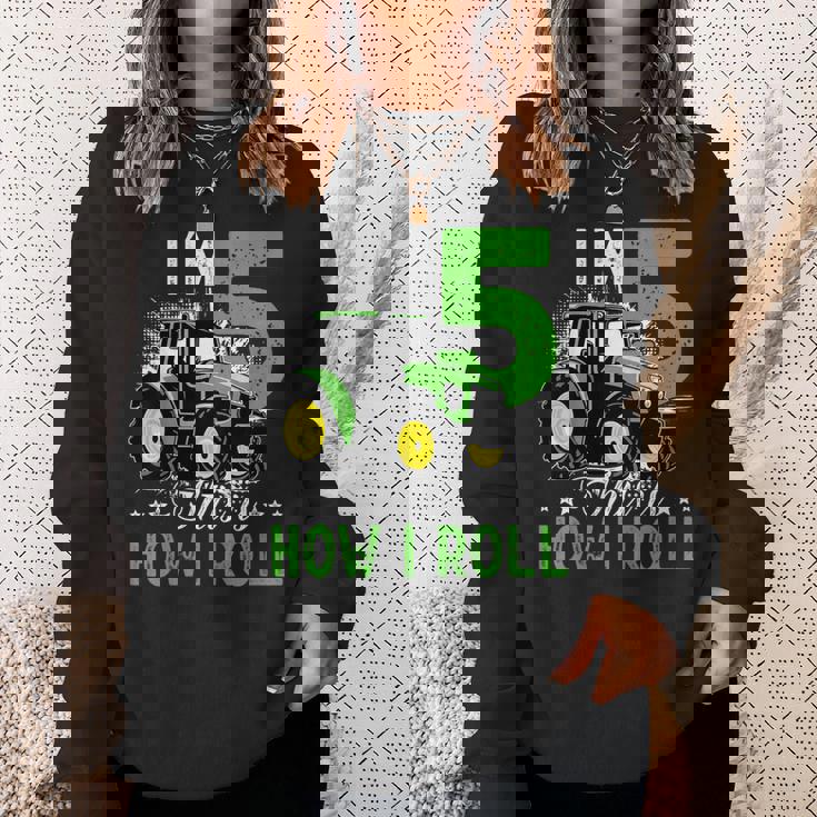 キッズ I Am 5 This Is How I Roll One Years Old Tractor 5歳の誕生日 スウェットシャツ 彼女への贈り物