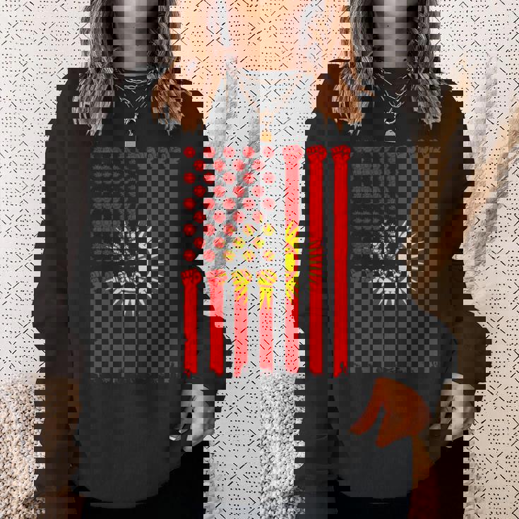 キルギス アメリカ 手拳 キルギス ルーツ アメリカ キルギス 国旗 スウェットシャツ 彼女への贈り物