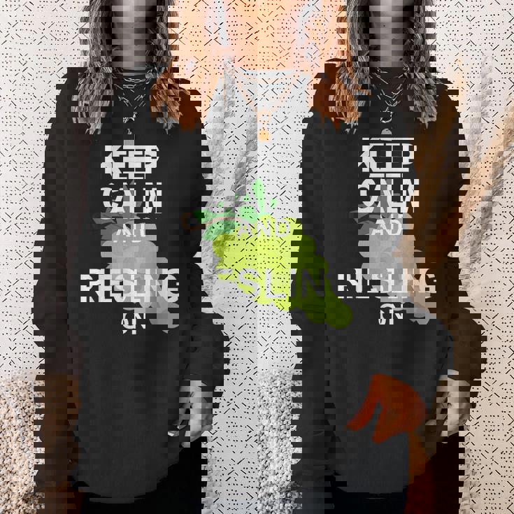 キープ・カームとリースリング・オン・ワイン スウェットシャツ 彼女への贈り物