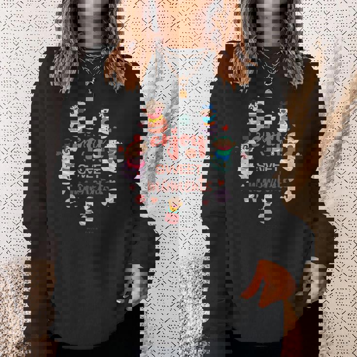 クレヨンしんちゃん かすかべ防衛隊とマカロンしんちゃんのティータイム スウェットシャツ 彼女への贈り物