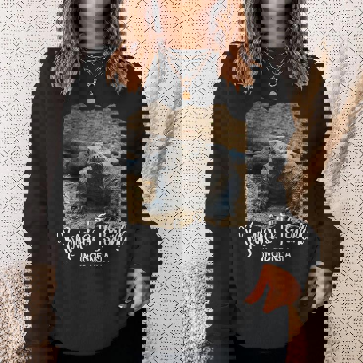 コモド島 インドネシア レトロポスターコモドドラゴン スウェットシャツ 彼女への贈り物