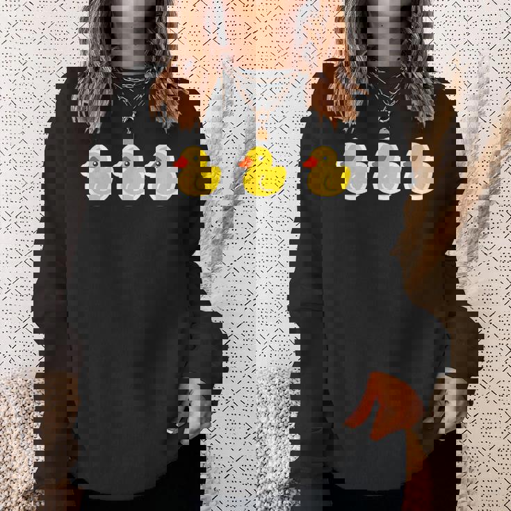 ゴムアヒル（3 スリー）黄色いアヒル お風呂のおもちゃ ラバーダック【ポップ イラスト】ゆるかわいい キャラクター スウェットシャツ 彼女への贈り物