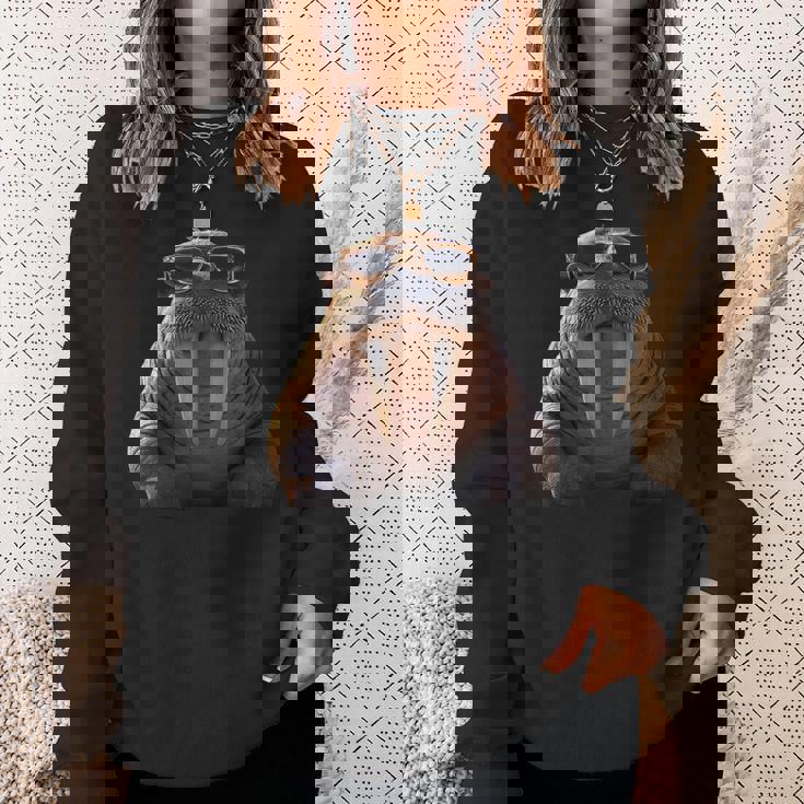 サングラスの牙を持つセイウチ アザラシ セイウチ スウェットシャツ 彼女への贈り物