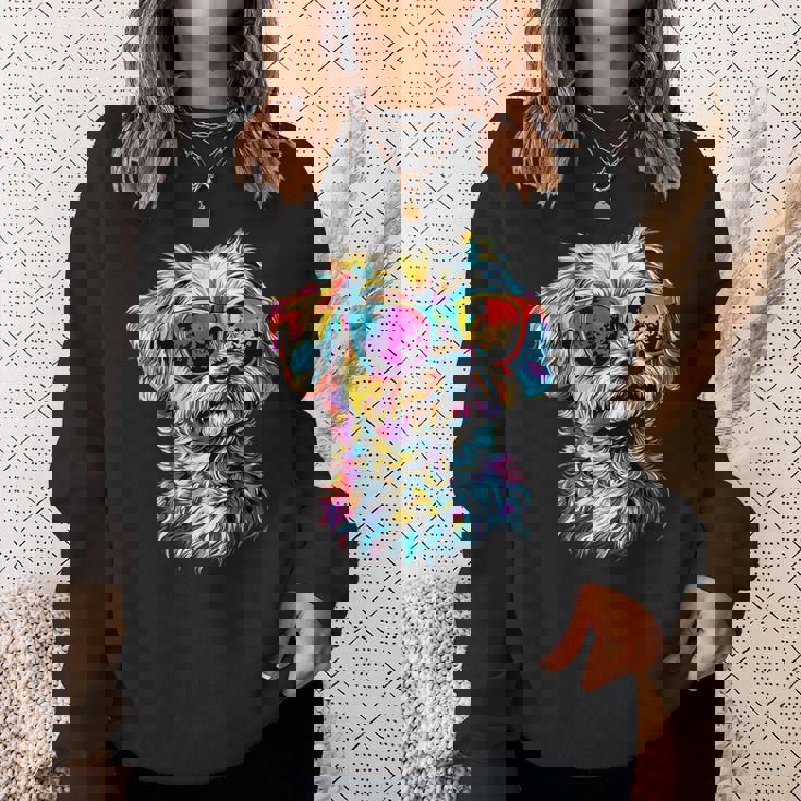 サングラスをかけたマルチーズ マルチーズ犬は甘いマルチーズが大好き スウェットシャツ 彼女への贈り物