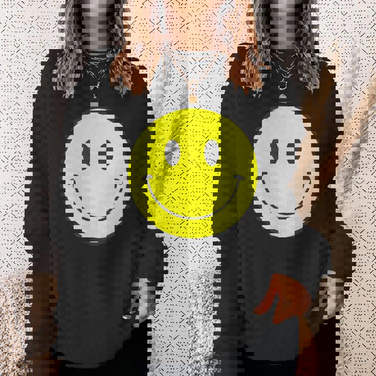 スマイル フェイス 笑顔（ベーシック）【スマイリー】ニコニコ 絵文字 黄色 ポップ かわいい イラスト スウェットシャツ 彼女への贈り物