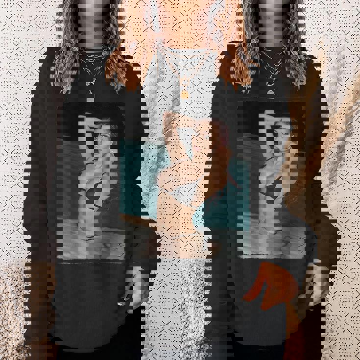 セクシーガールグラフィックtシャツ プールでセクシーなアジアのピンナップガール スウェットシャツ 彼女への贈り物