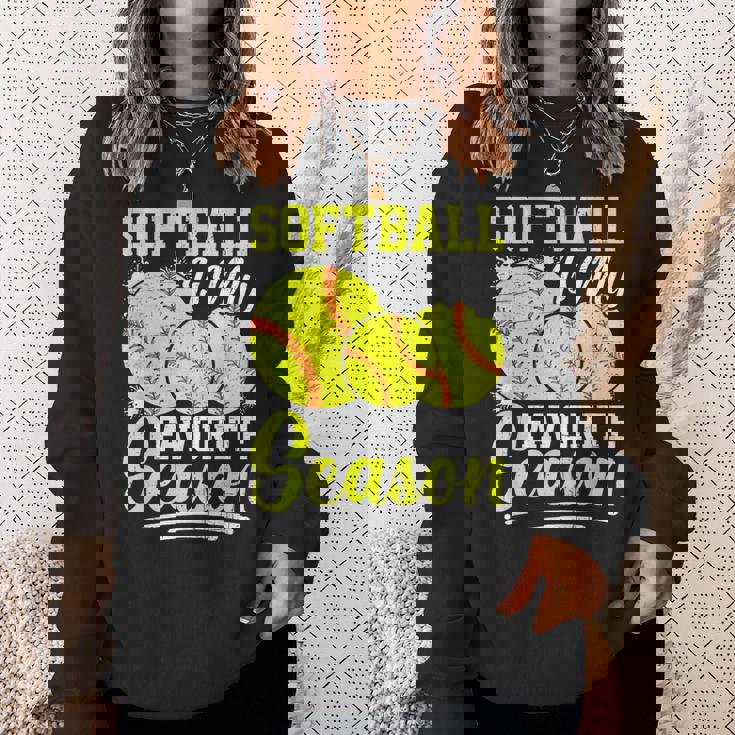 ソフトボールは私の好きな季節の楽しいデザイン。 スウェットシャツ 彼女への贈り物