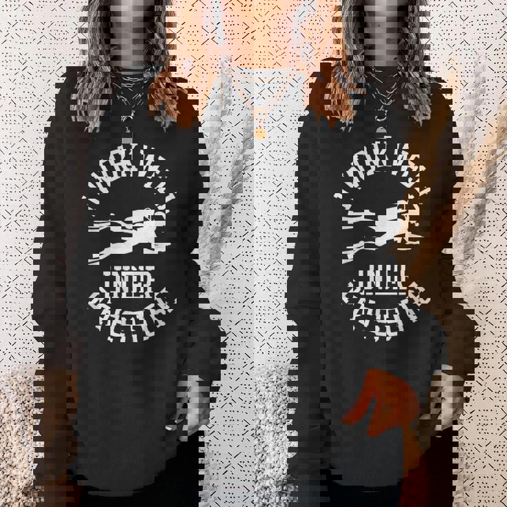 ダイビング I Work Well Under Pressure ダイビング・スポーツ ダイバーの言葉 スウェットシャツ 彼女への贈り物