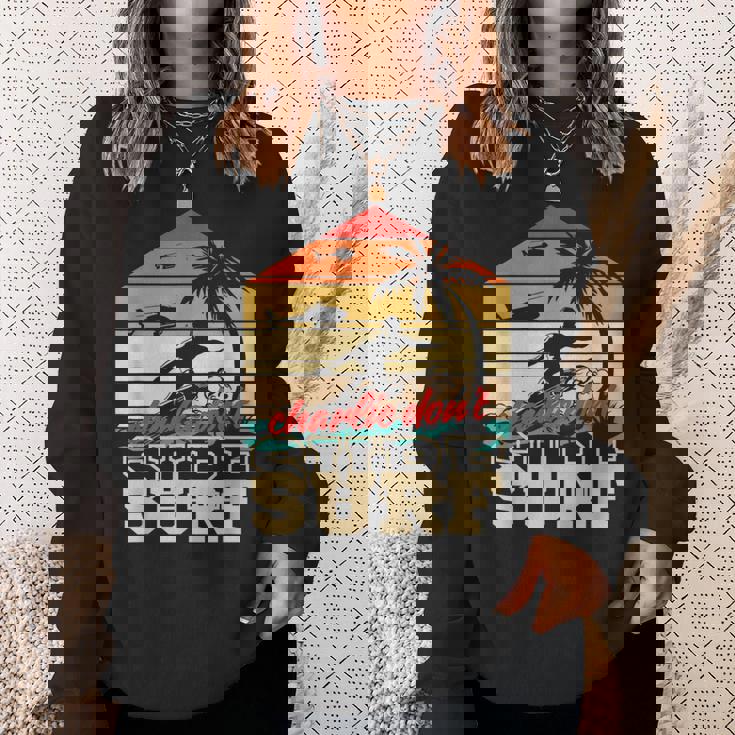 チャーリー・ドント・サーフィン・ミリタリー・ベトナム・サーフ スウェットシャツ 彼女への贈り物