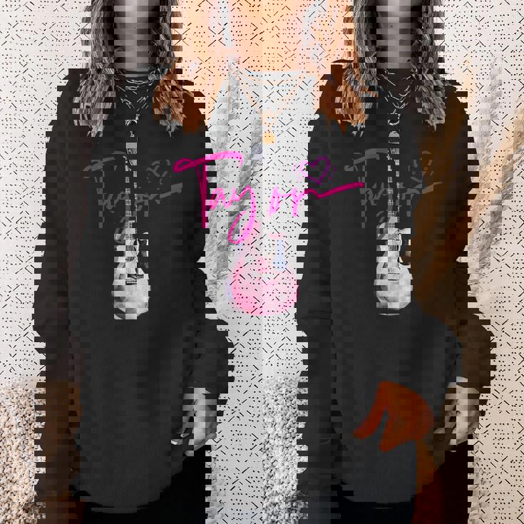 テイラーのファーストネーム 私はテイラーガールが大好きです かわいいギター スウェットシャツ 彼女への贈り物