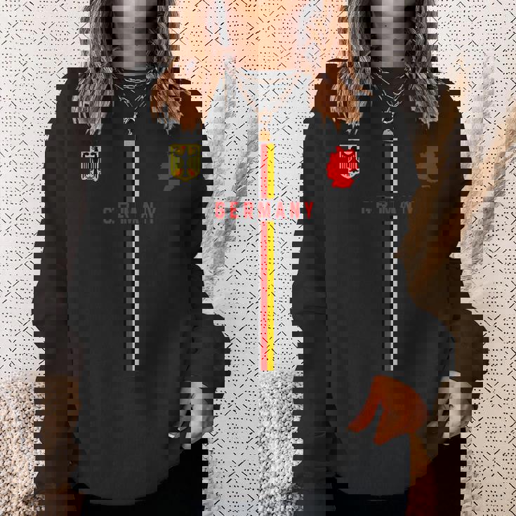 ドイツ国旗、ドイツのシルエットマップ、紋章 スウェットシャツ 彼女への贈り物