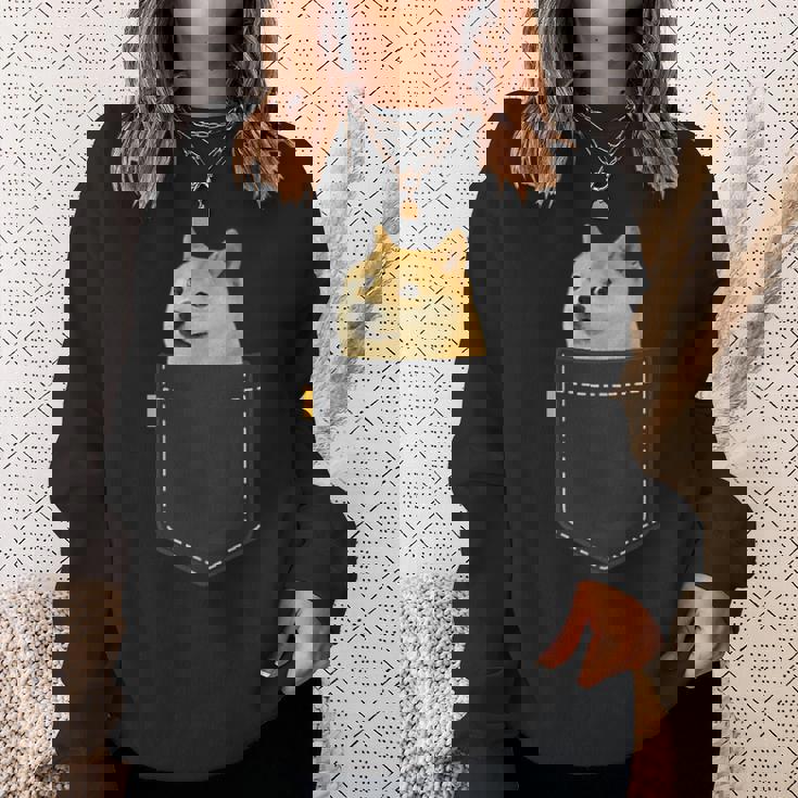 ドージコイン 胸ポケットの中にクリプト ミーム ドッグミーム ロゴ ドージコイン スウェットシャツ 彼女への贈り物