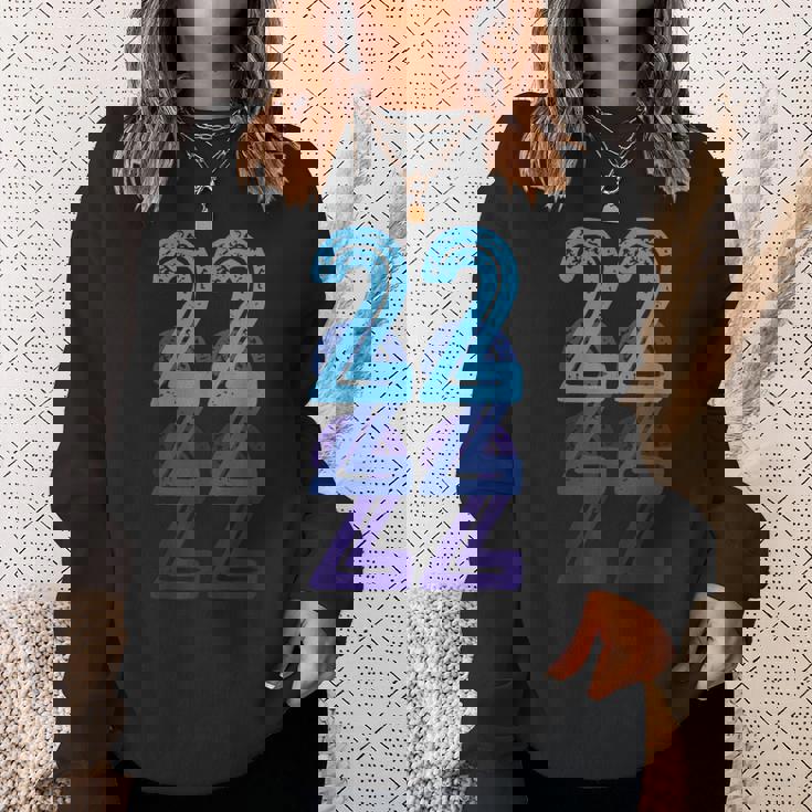 ナンバー22 ブルー ベスト クラシック カレッジスタイル 誕生日 面白い スウェットシャツ 彼女への贈り物